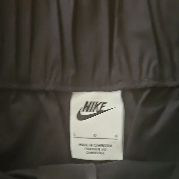 Nike Women's Black Athletic Shorts with Zipper - Picture 5 of 5